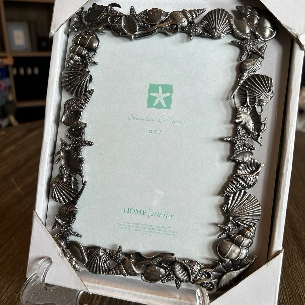 Tabletop Photo Frame Seashells Shells Pewter Tone Metal Beach Ocean Nautical 5x7